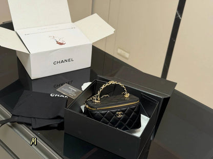 CHANEL Handle Vanity Case (BLACK)