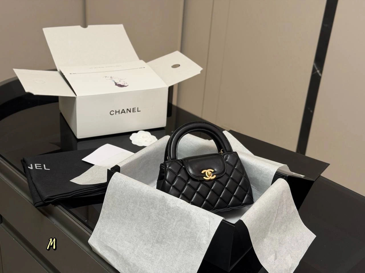 CHANEL 23K Mini Kelly Top Handle Bag （BLACK）