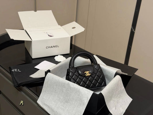 CHANEL 23K Mini Kelly Top Handle Bag （BLACK）