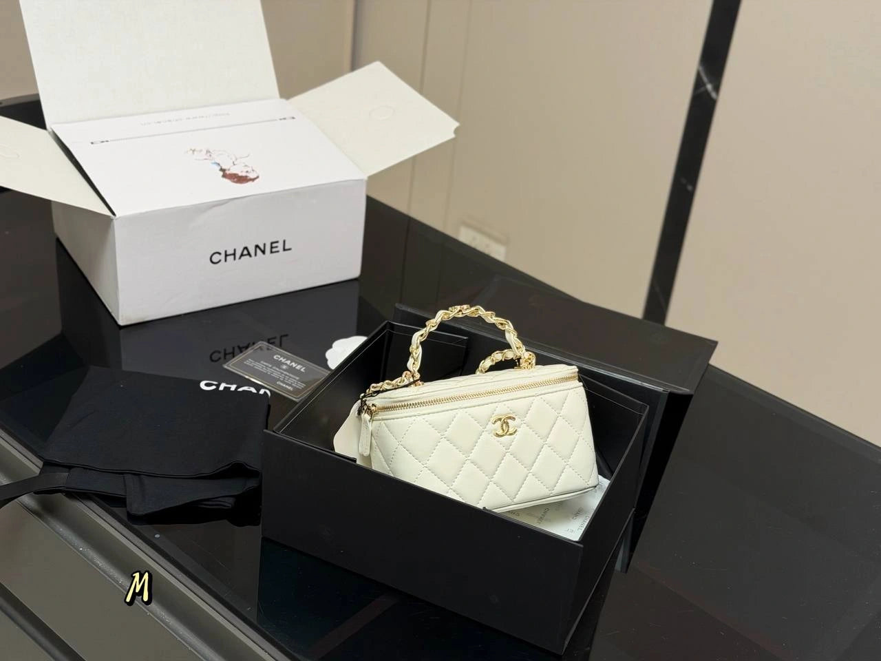 CHANEL Handle Vanity Case (WHITE)