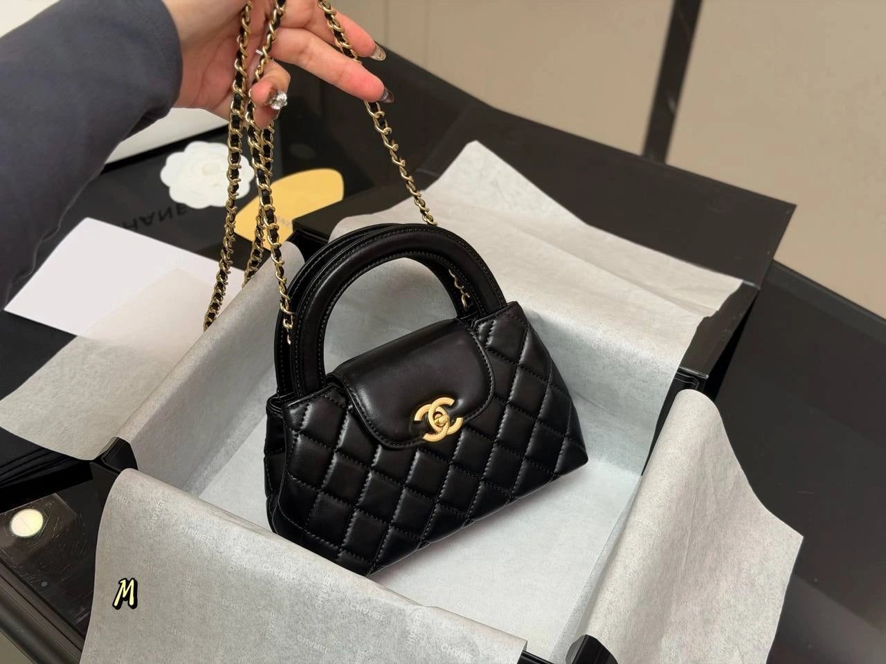 CHANEL 23K Mini Kelly Top Handle Bag （BLACK）