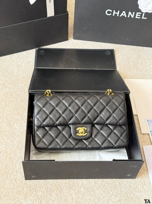 CHANEL Classic Flap (CF) Chain Shoulder Bag