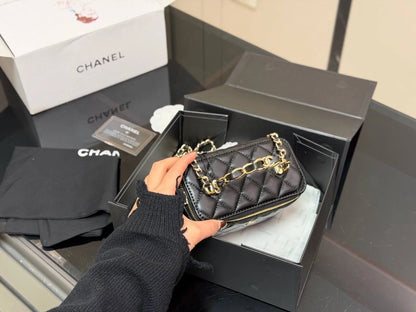 CHANEL Handle Vanity Case (BLACK)