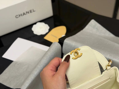 CHANEL 23K Mini Kelly Top Handle Bag （WHITE）