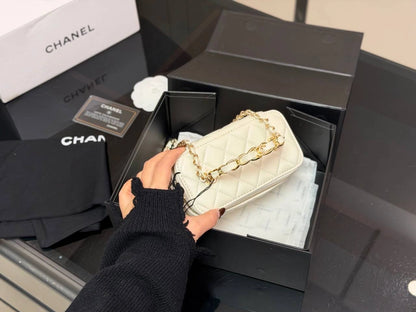 CHANEL Handle Vanity Case (WHITE)