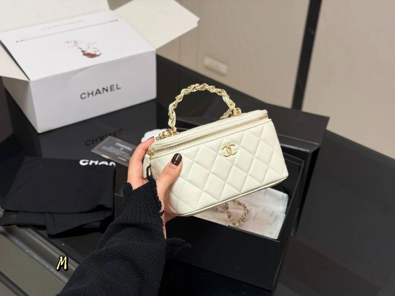 CHANEL Handle Vanity Case (WHITE)