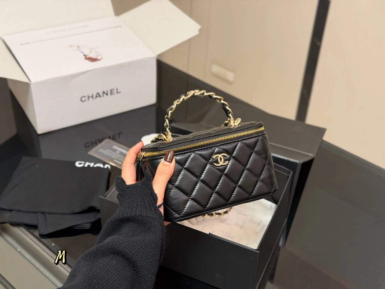 CHANEL Handle Vanity Case (BLACK)