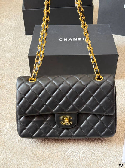 CHANEL Classic Flap (CF) Chain Shoulder Bag