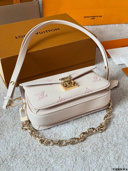 LV Pochette Métis East West