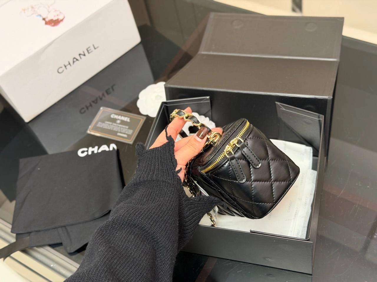 CHANEL Handle Vanity Case (BLACK)