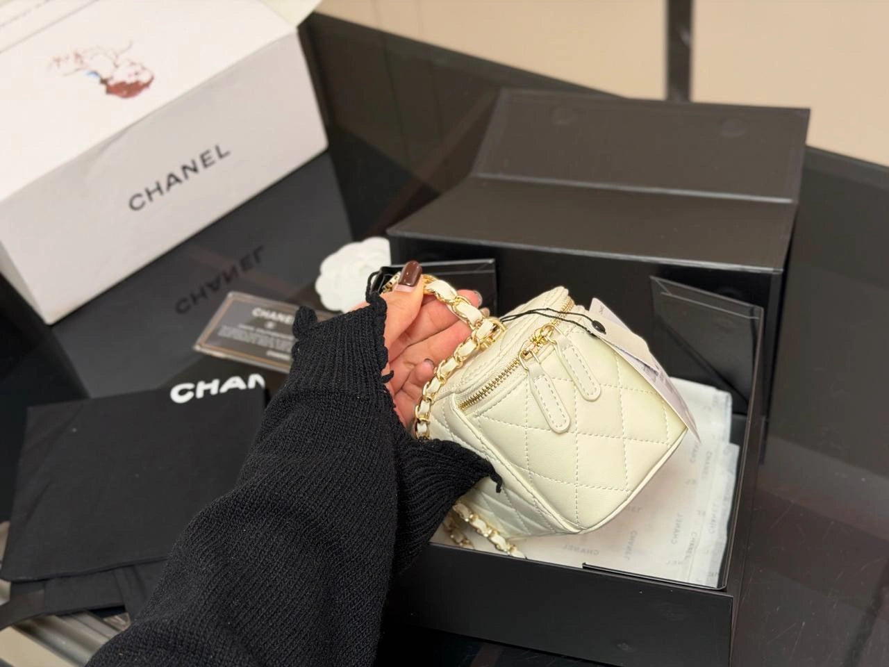 CHANEL Handle Vanity Case (WHITE)