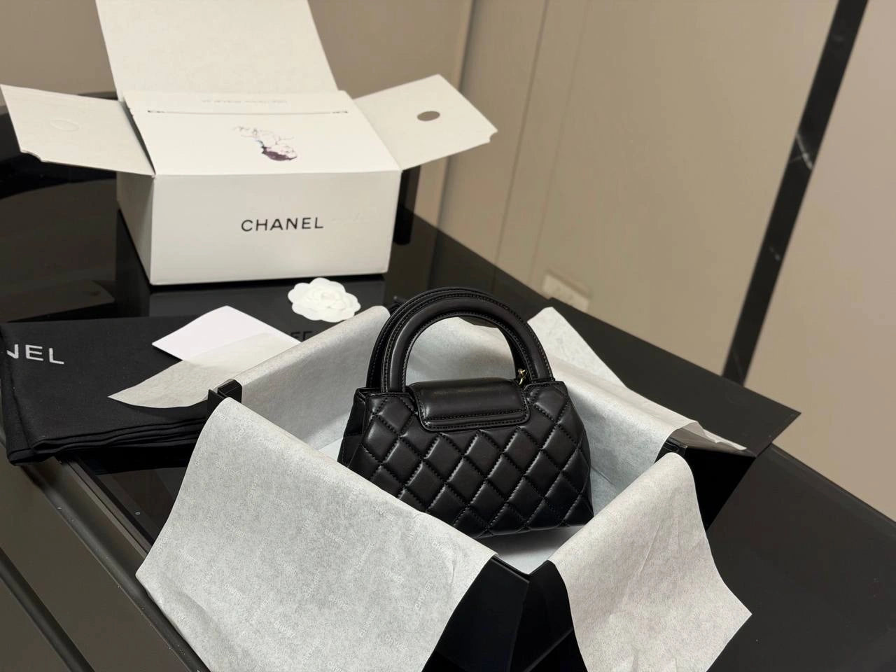 CHANEL 23K Mini Kelly Top Handle Bag （BLACK）