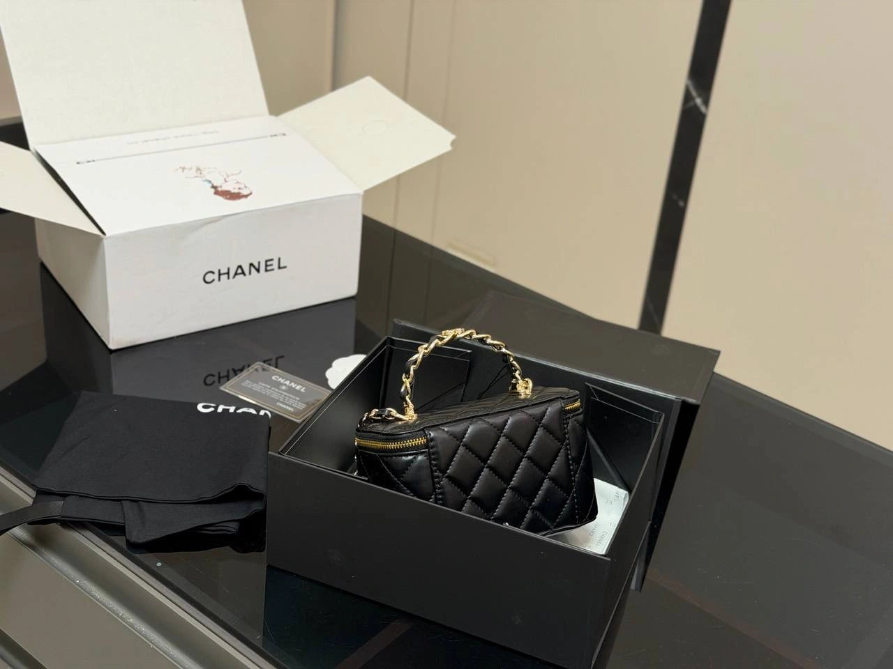 CHANEL Handle Vanity Case (BLACK)