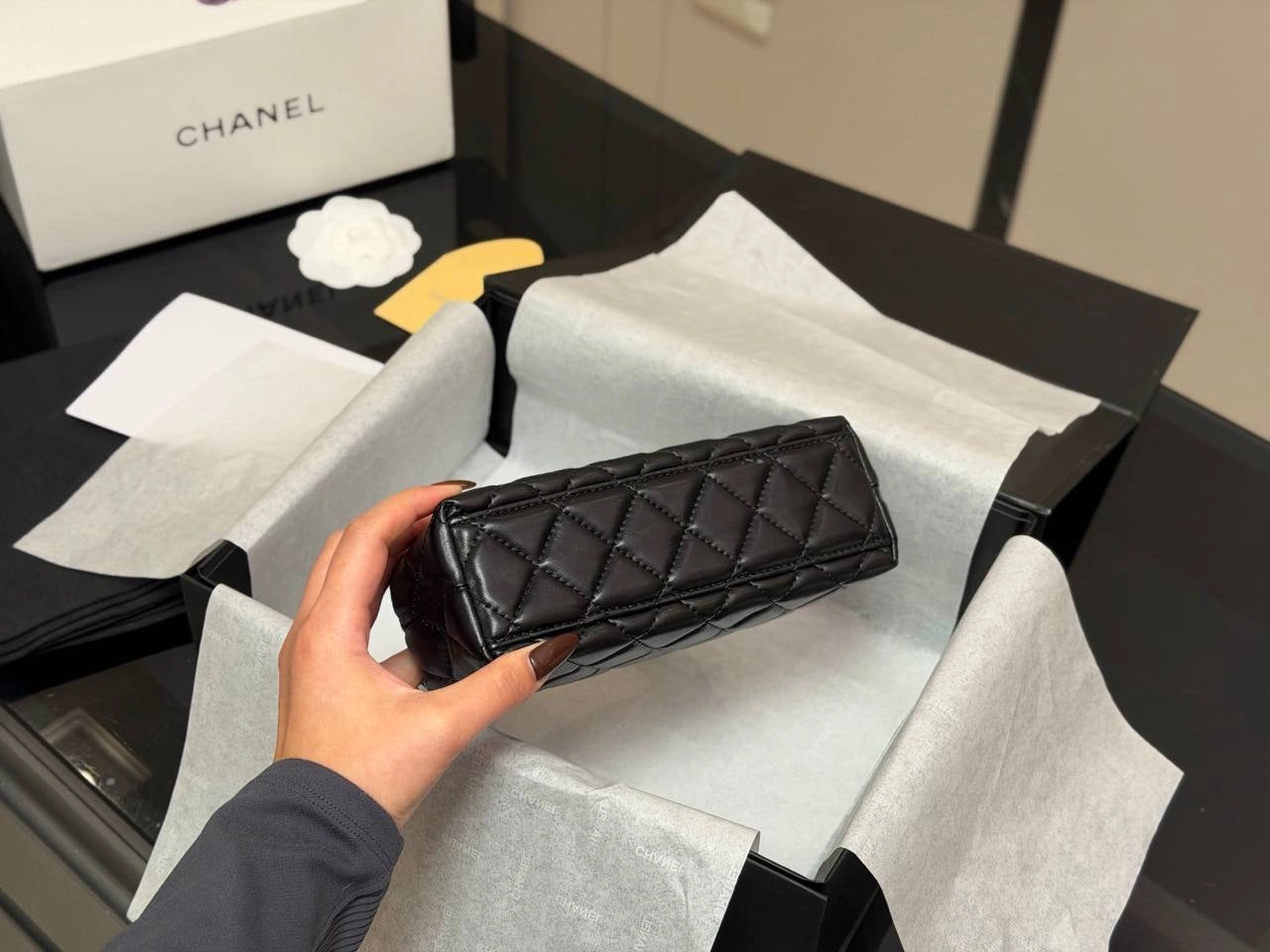 CHANEL 23K Mini Kelly Top Handle Bag （BLACK）