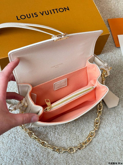 LV Pochette Métis East West