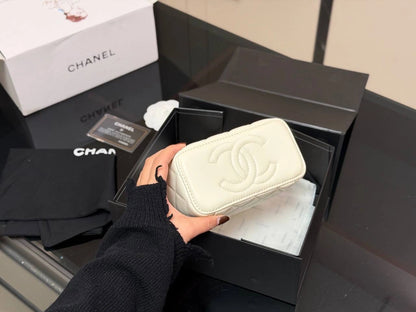 CHANEL Handle Vanity Case (WHITE)