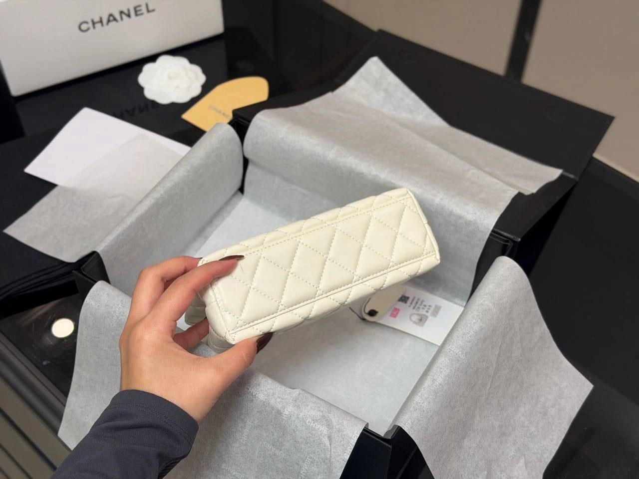 CHANEL 23K Mini Kelly Top Handle Bag （WHITE）