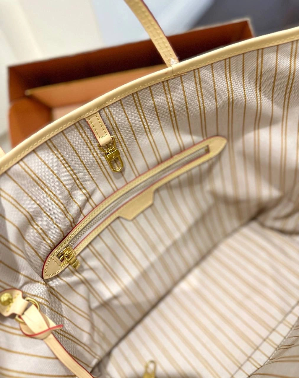 LV Neverfull Tote – Damier Azur