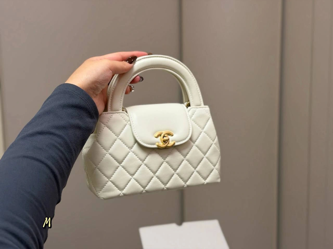 CHANEL 23K Mini Kelly Top Handle Bag （WHITE）