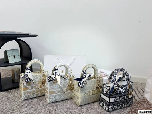 DIOR Lady D-Lite Embroidered Tote (WHITE)