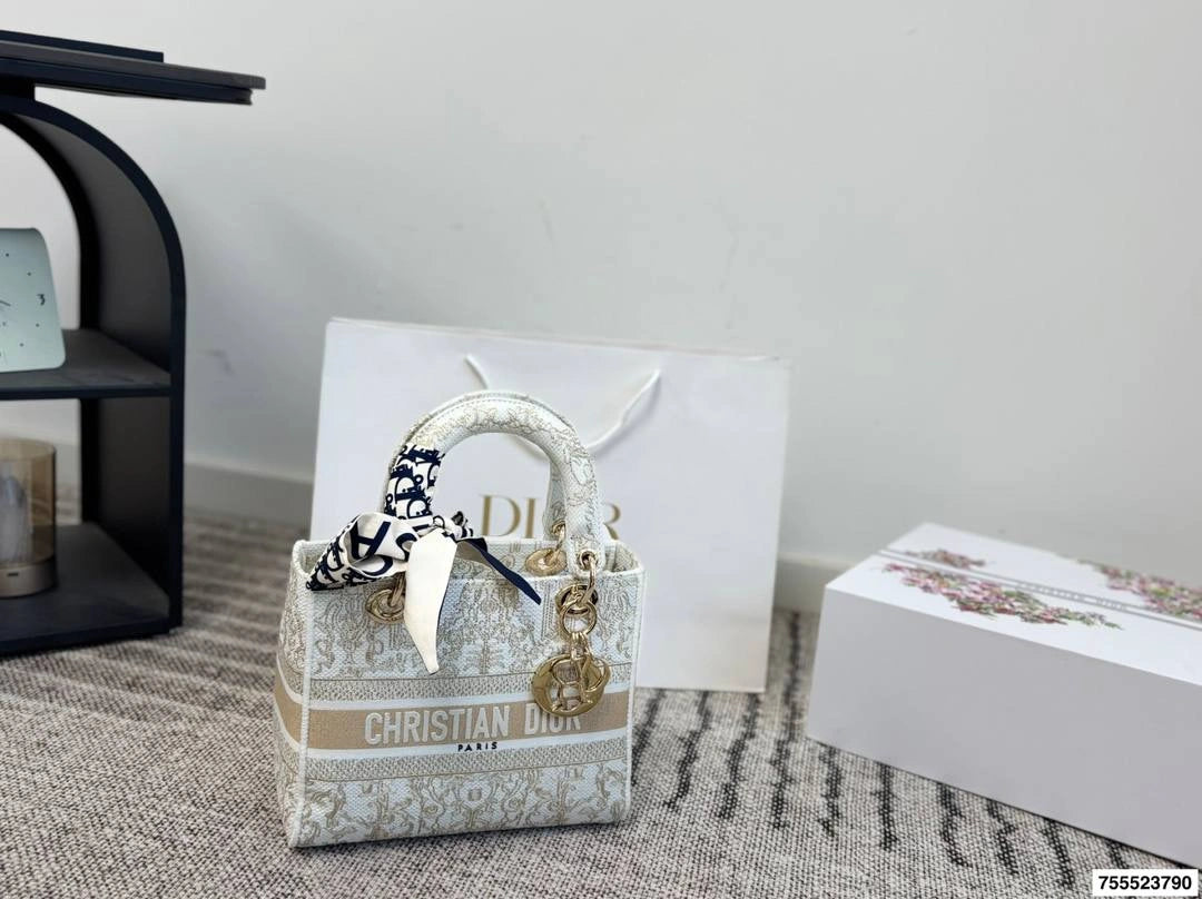 DIOR Lady D-Lite Embroidered Tote (WHITE)