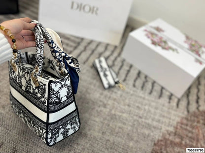 DIOR Lady D-Lite Embroidered Tote