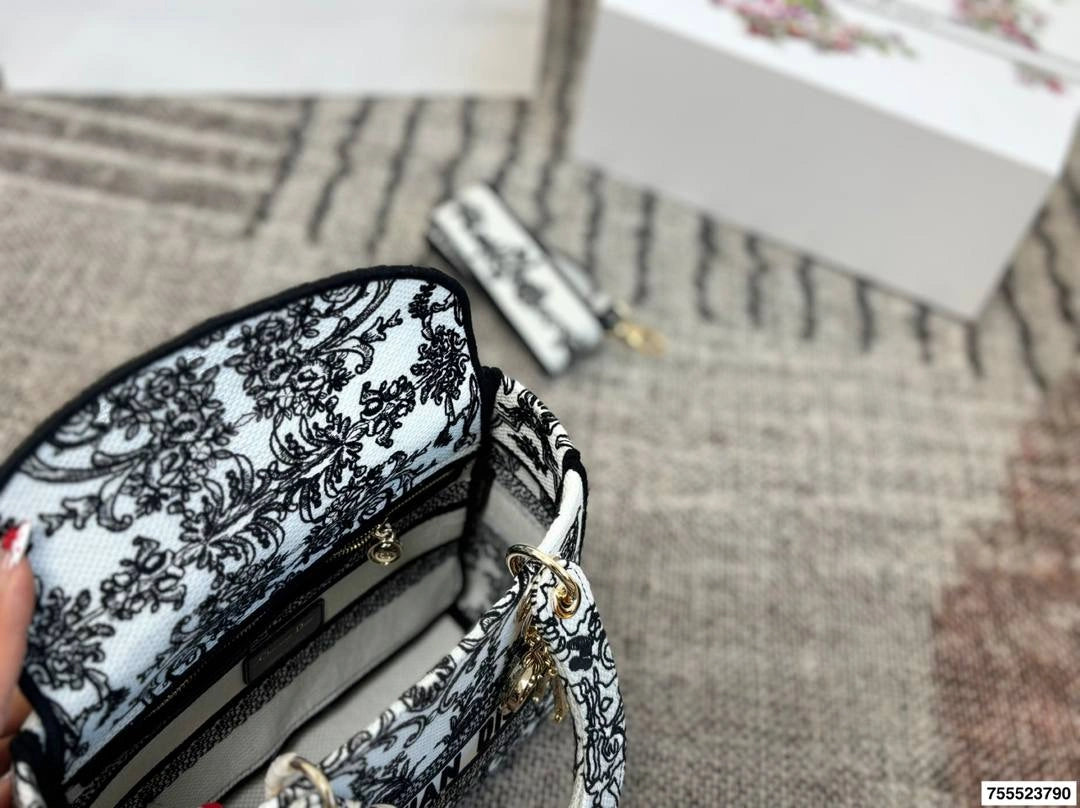 DIOR Lady D-Lite Embroidered Tote